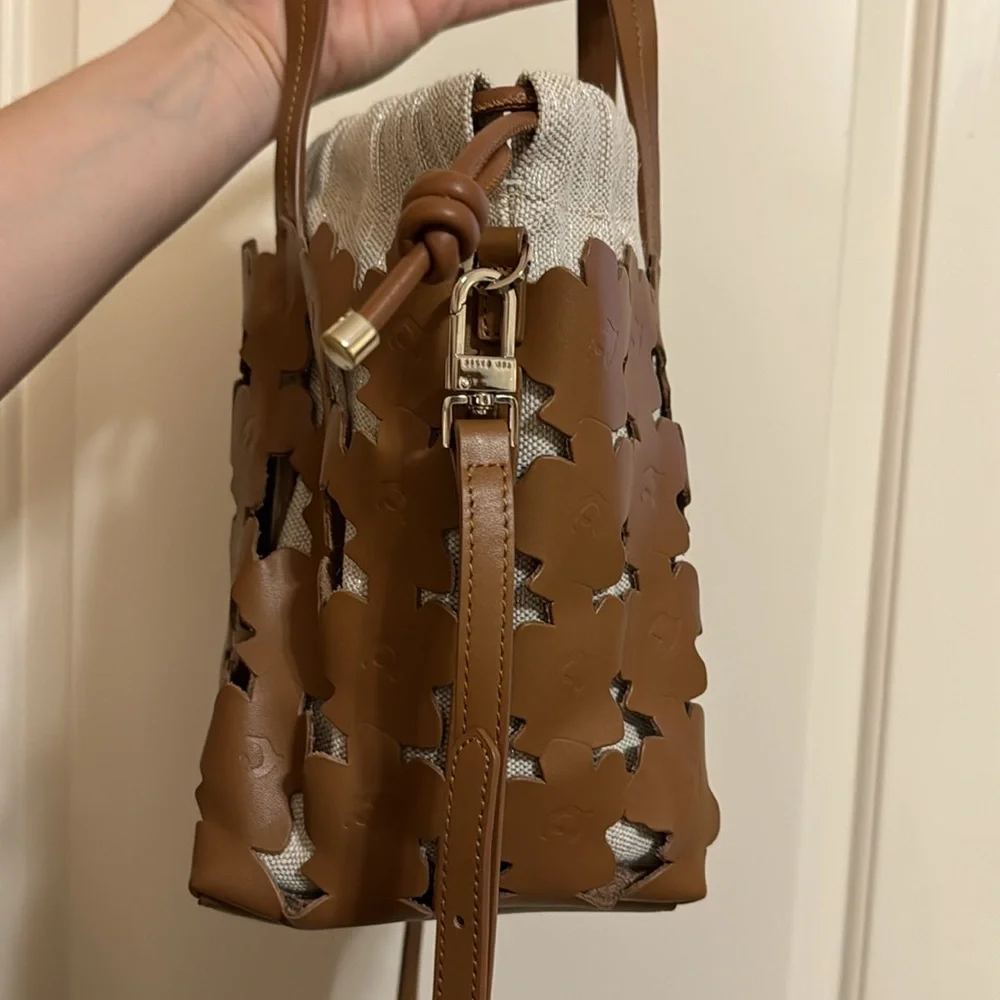 Ted Baker London Florean Flower Laser Cut Tote - Picture 4 of 12